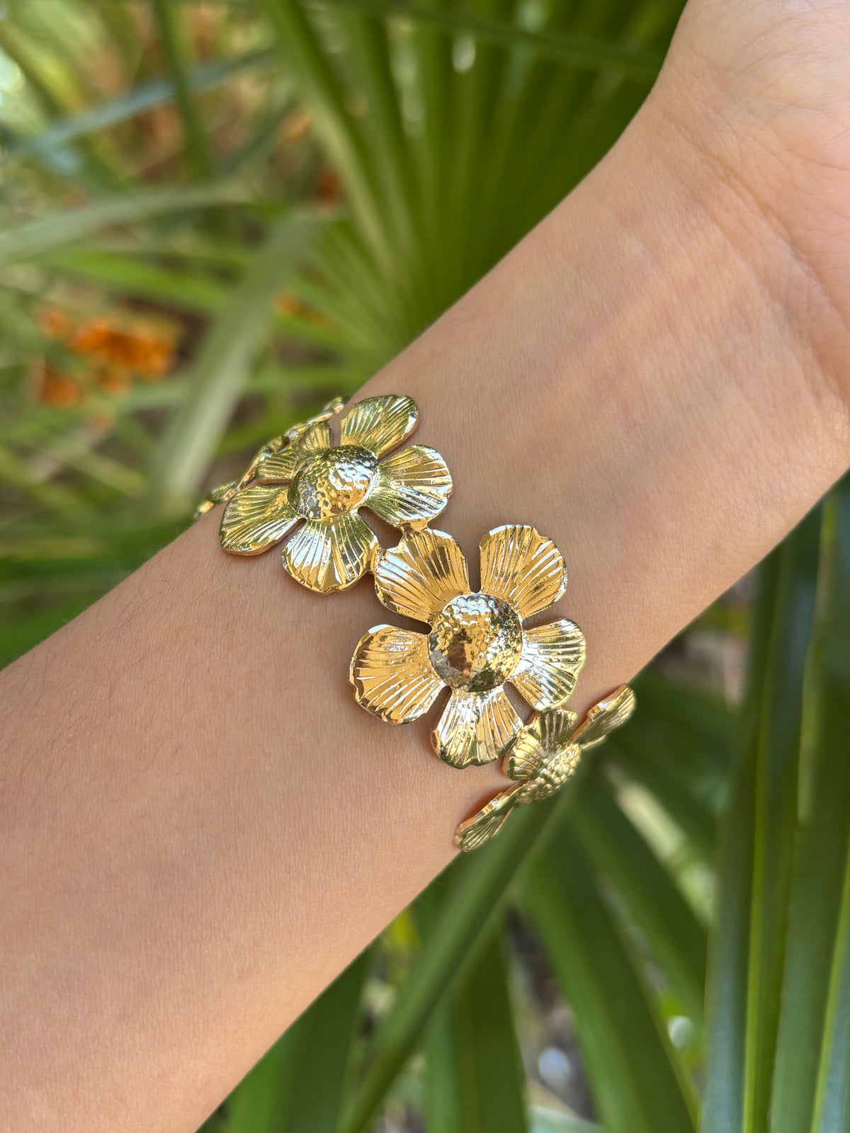 126-A bracelet flowers