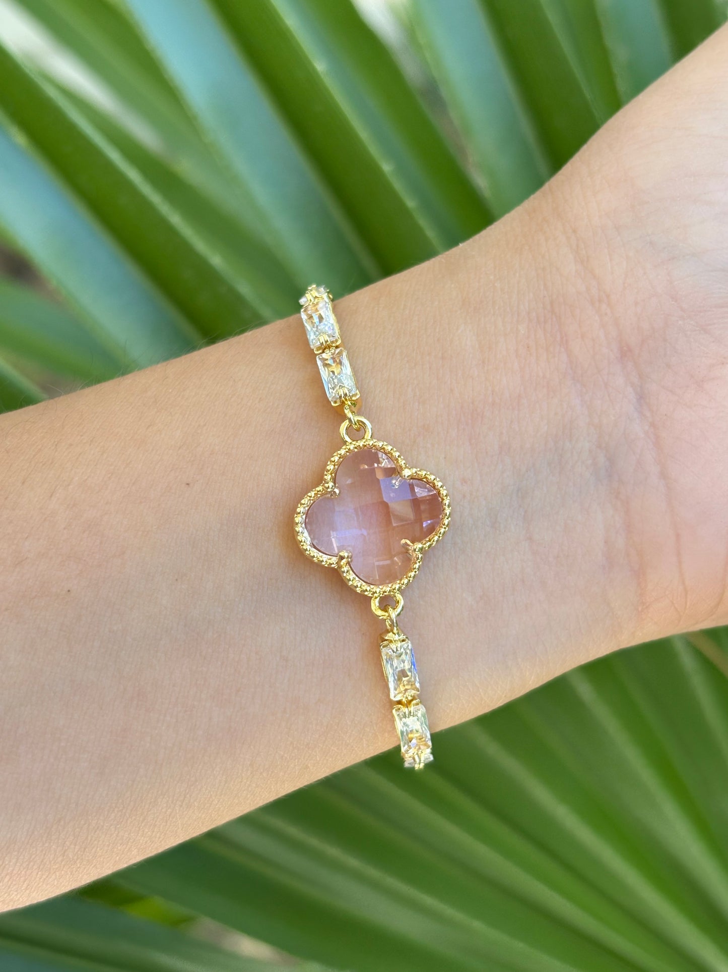 #21-B Trébol pink bracelet adjustable