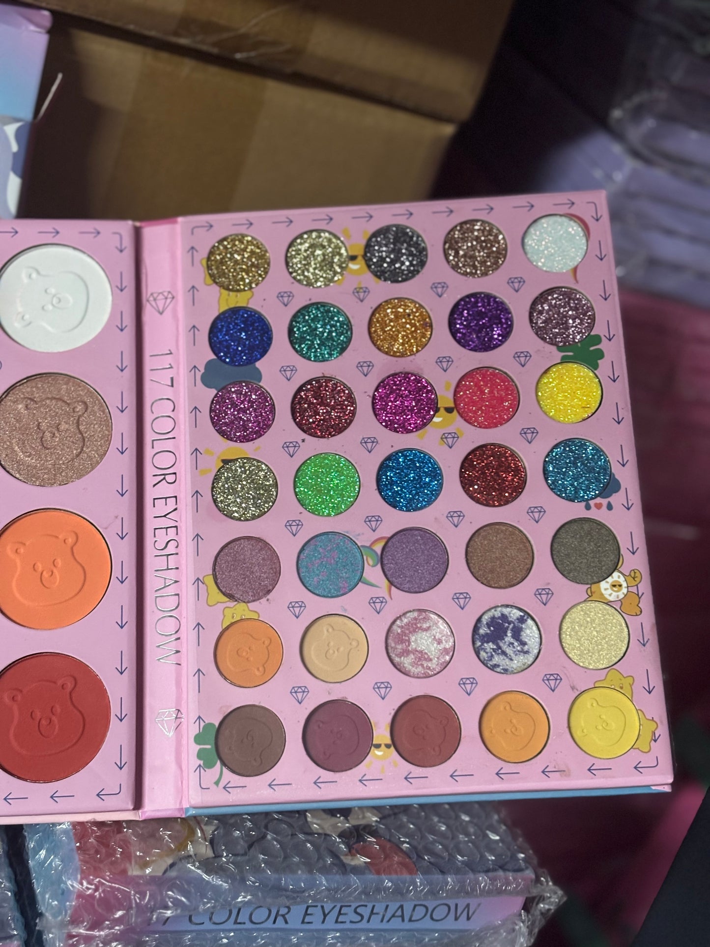 Bear 117 Shades Book Pallet