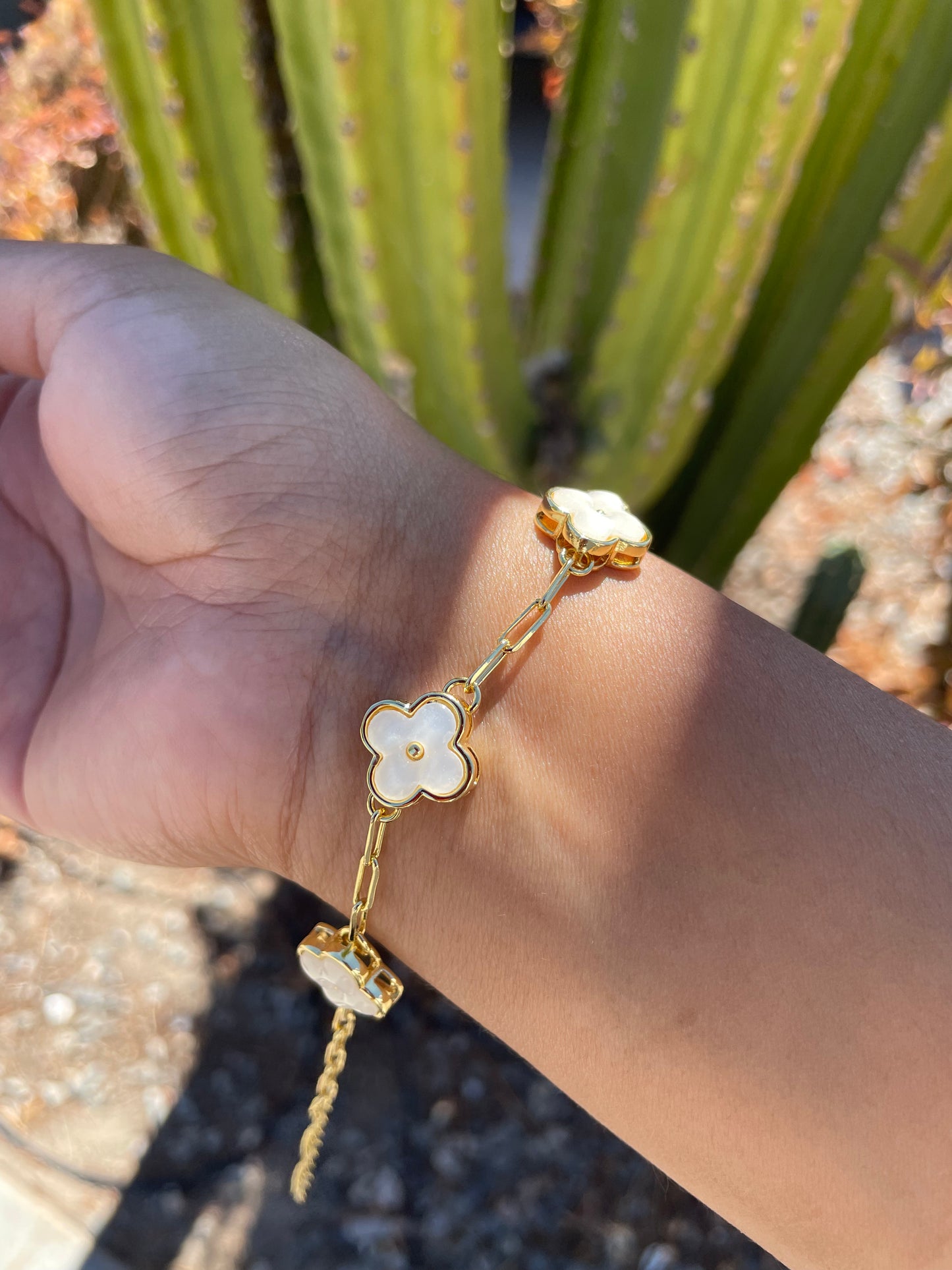 White trebol bracelet