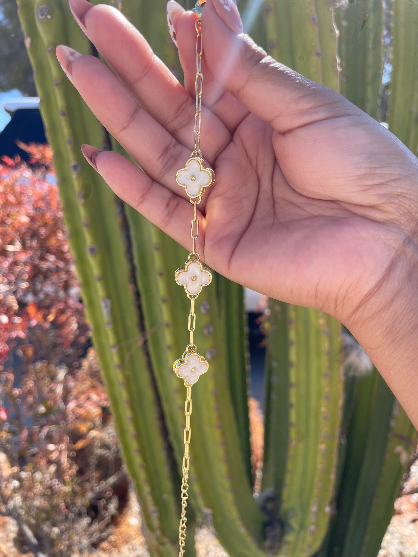 White trebol bracelet