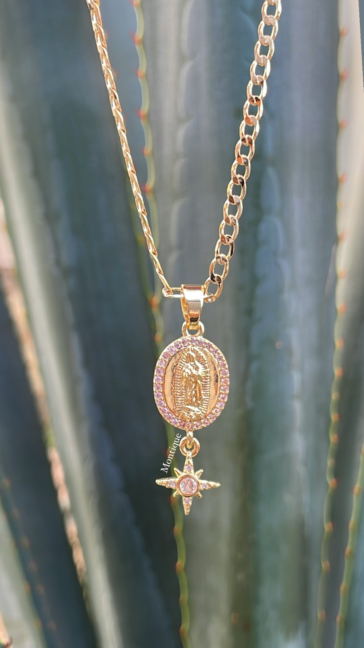 Virgen pendant