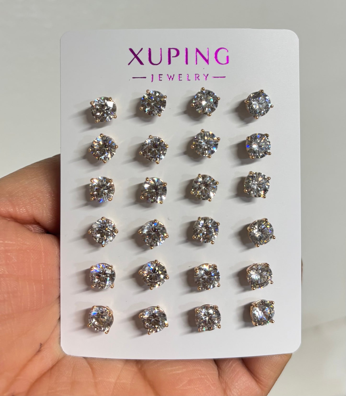 White Stud 12pc #4516
