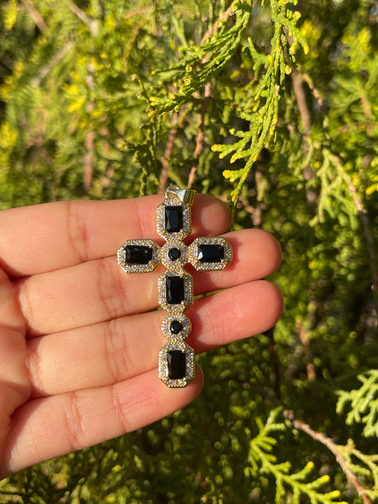 Cruz oscura pendant