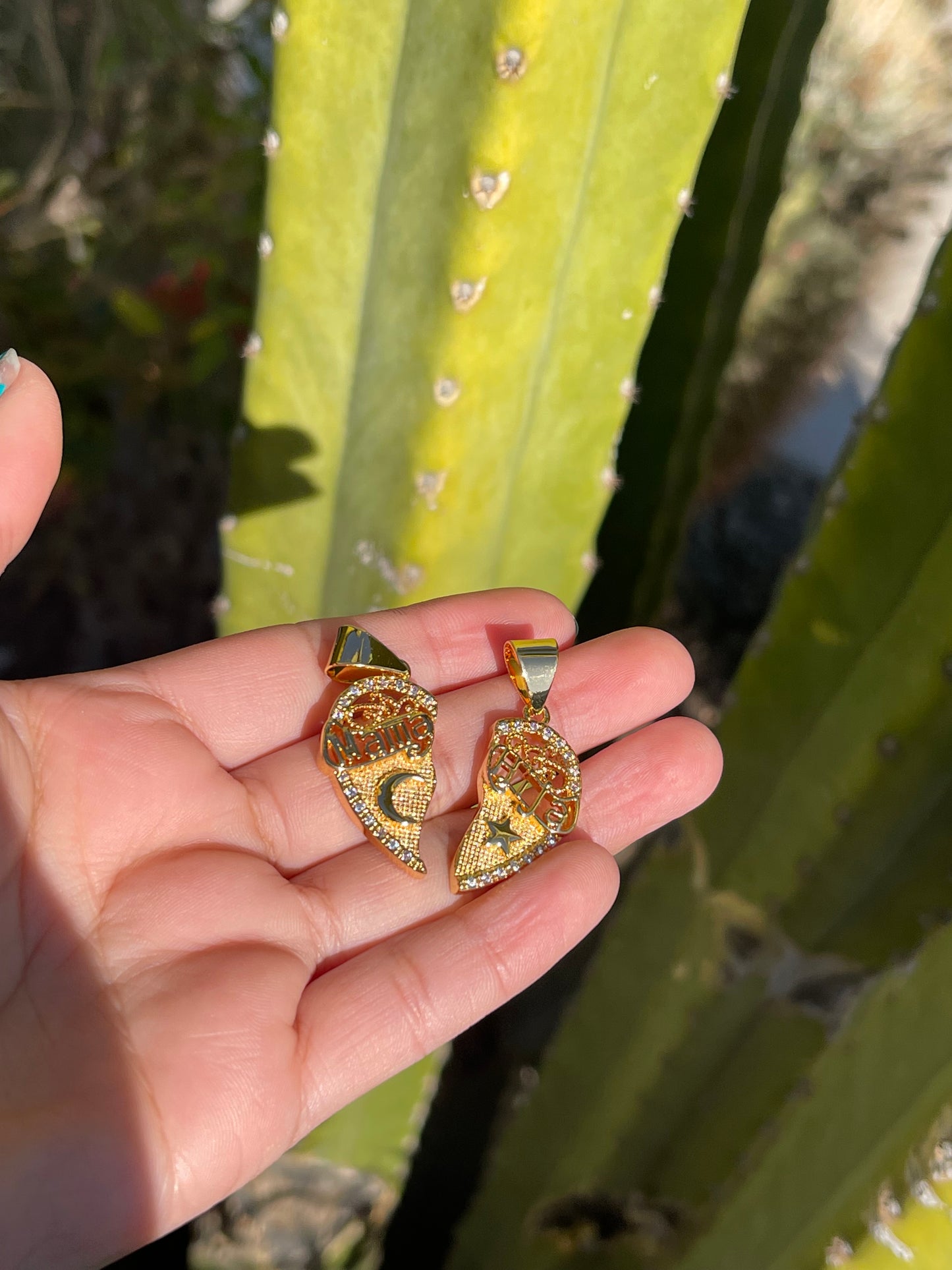 Mom and daughter pendant