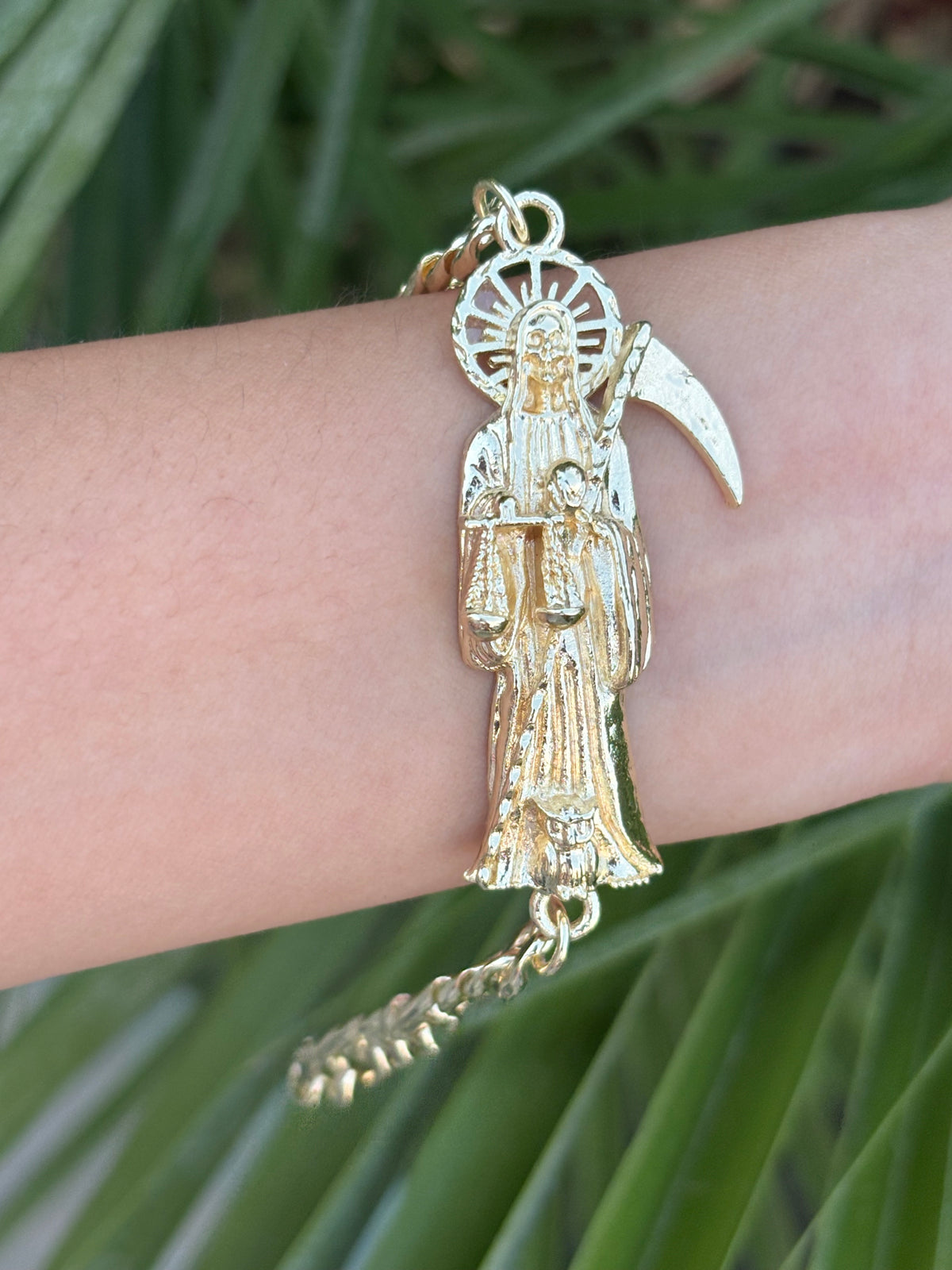 53-A santa gold bracelet