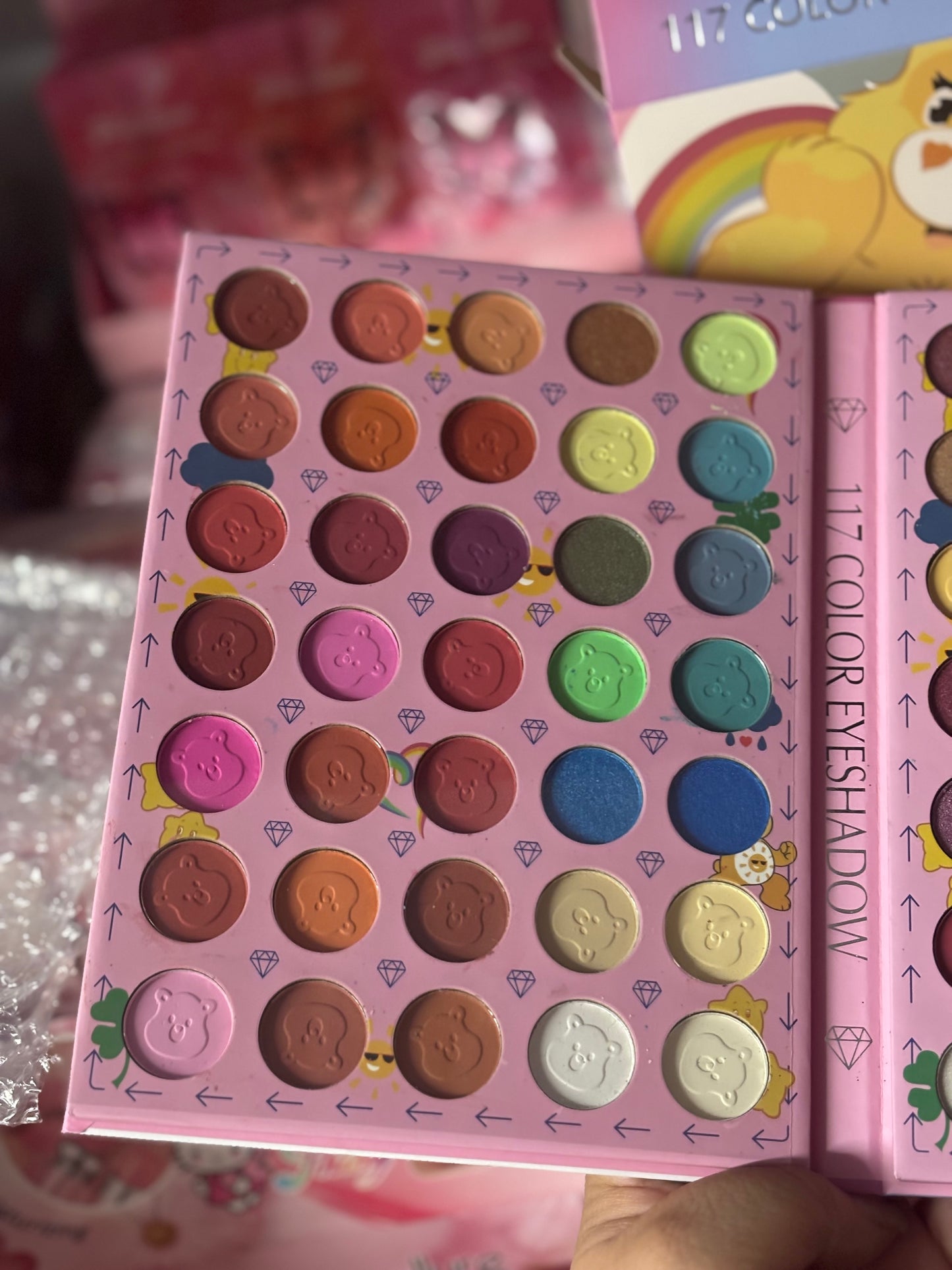 Bear 117 Shades Book Pallet