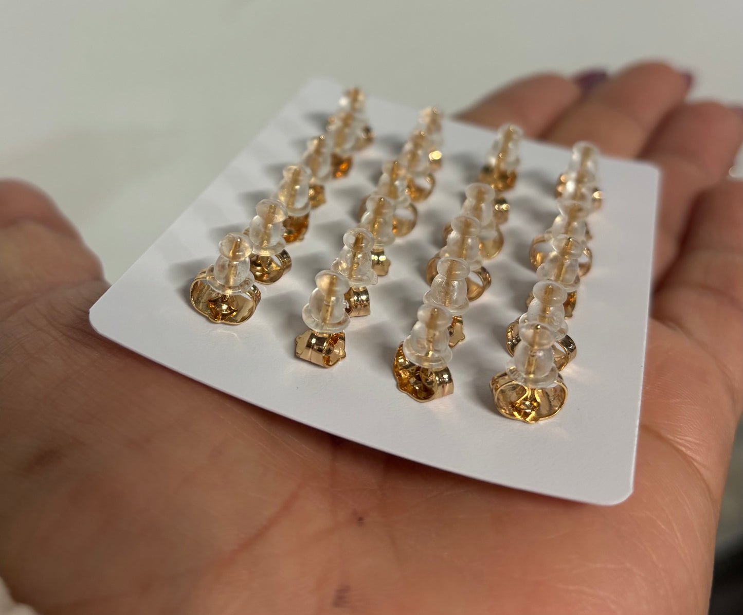 White Stud 12pc #4516