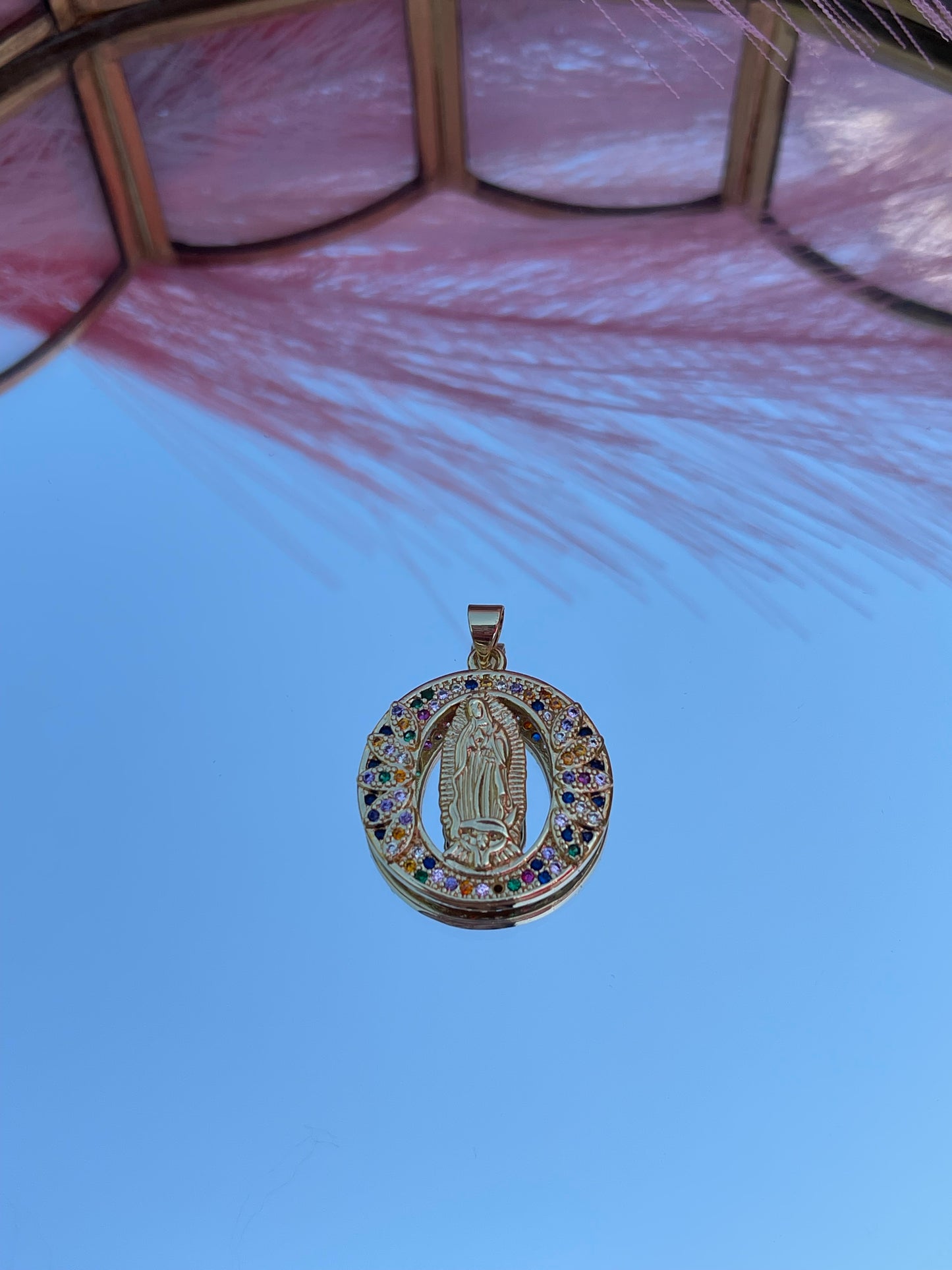 Pretty v pendant