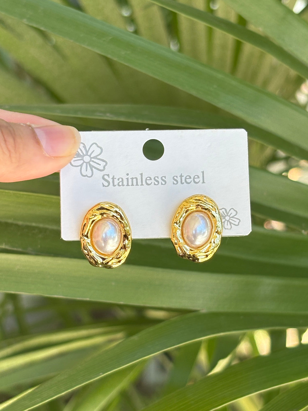Oval earring
