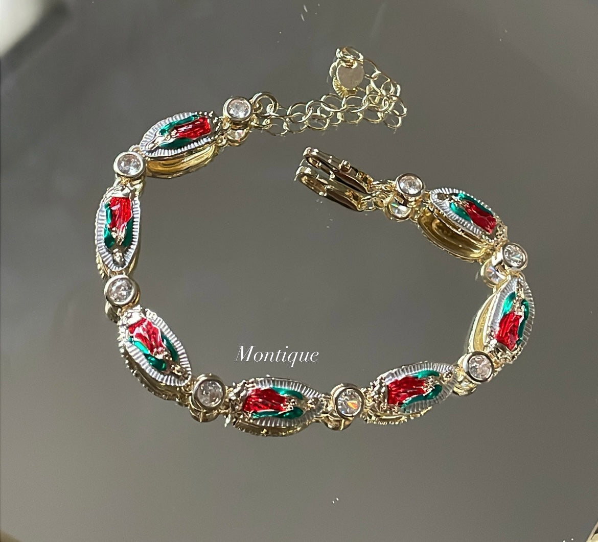 Red virgen bracelet