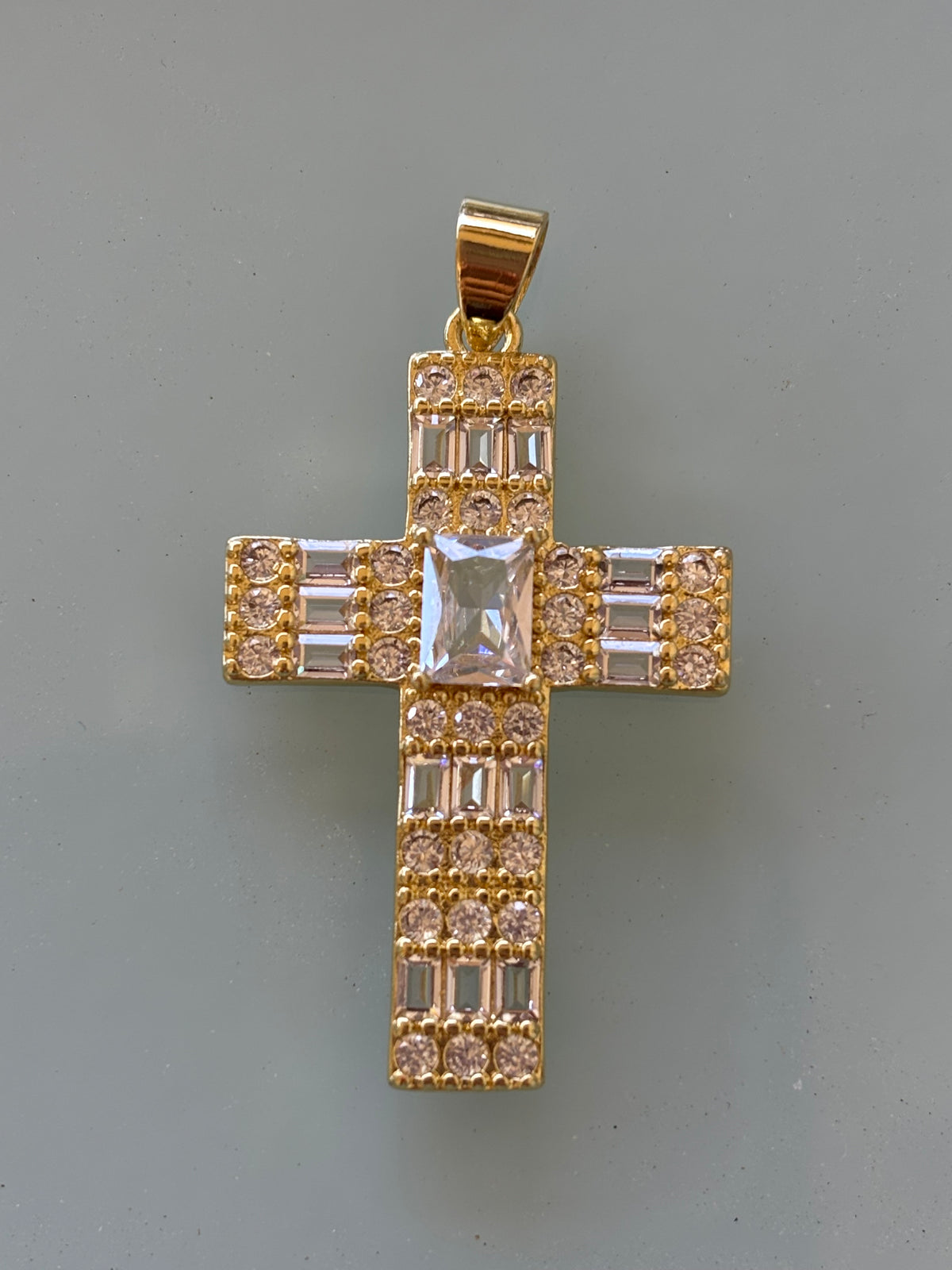 C-83 cruz blanca pendant