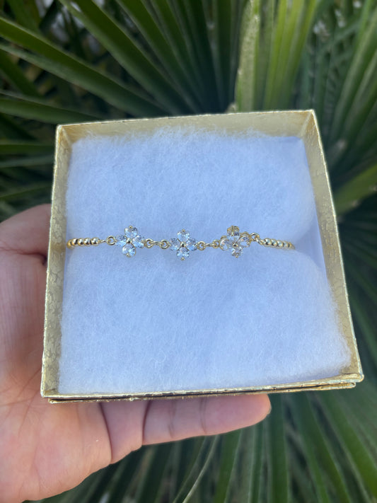 3White flower bracelet