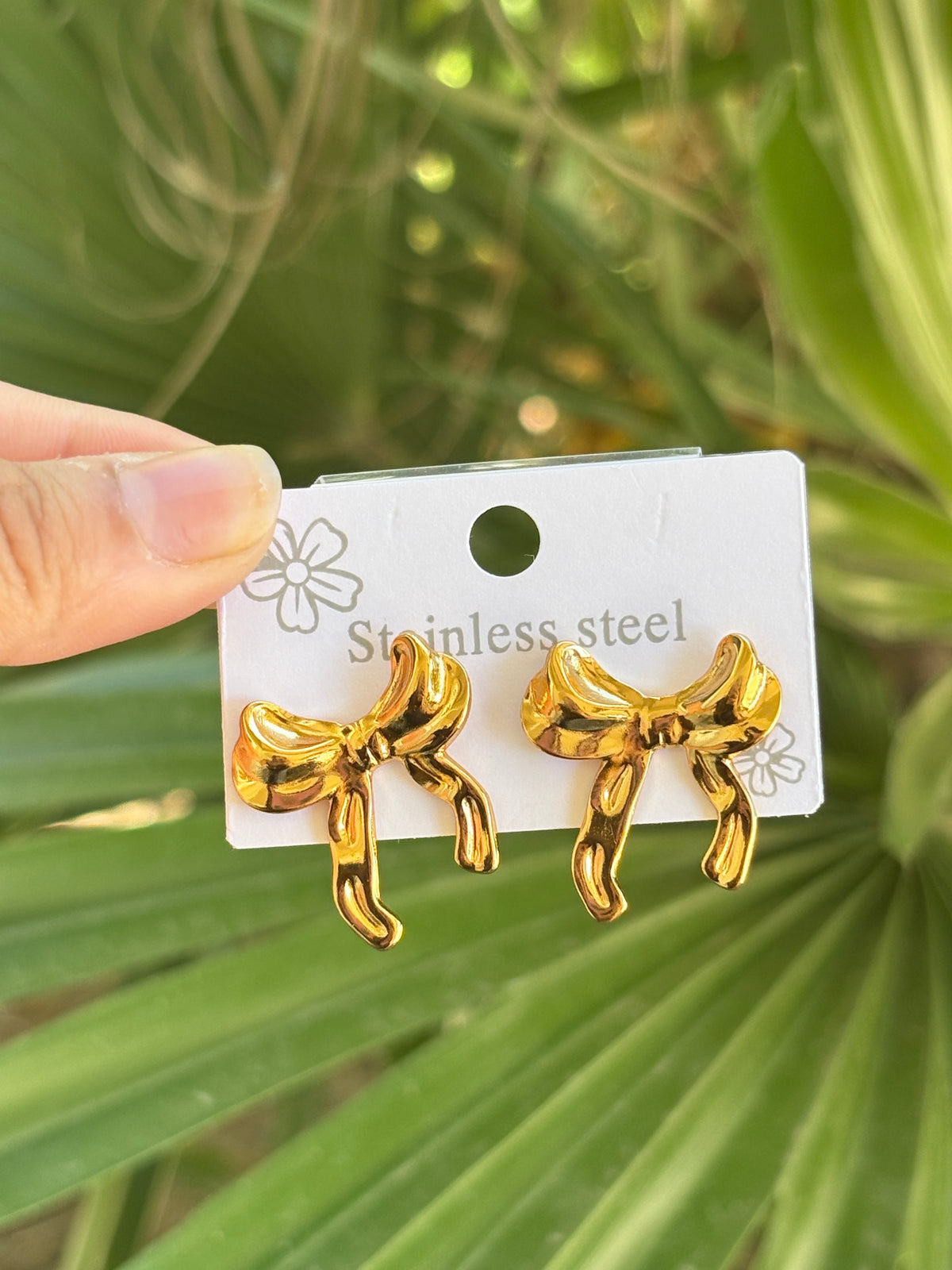 Bow earring