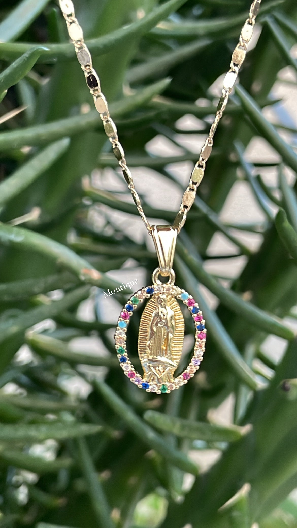 Multi circle virgen pendant