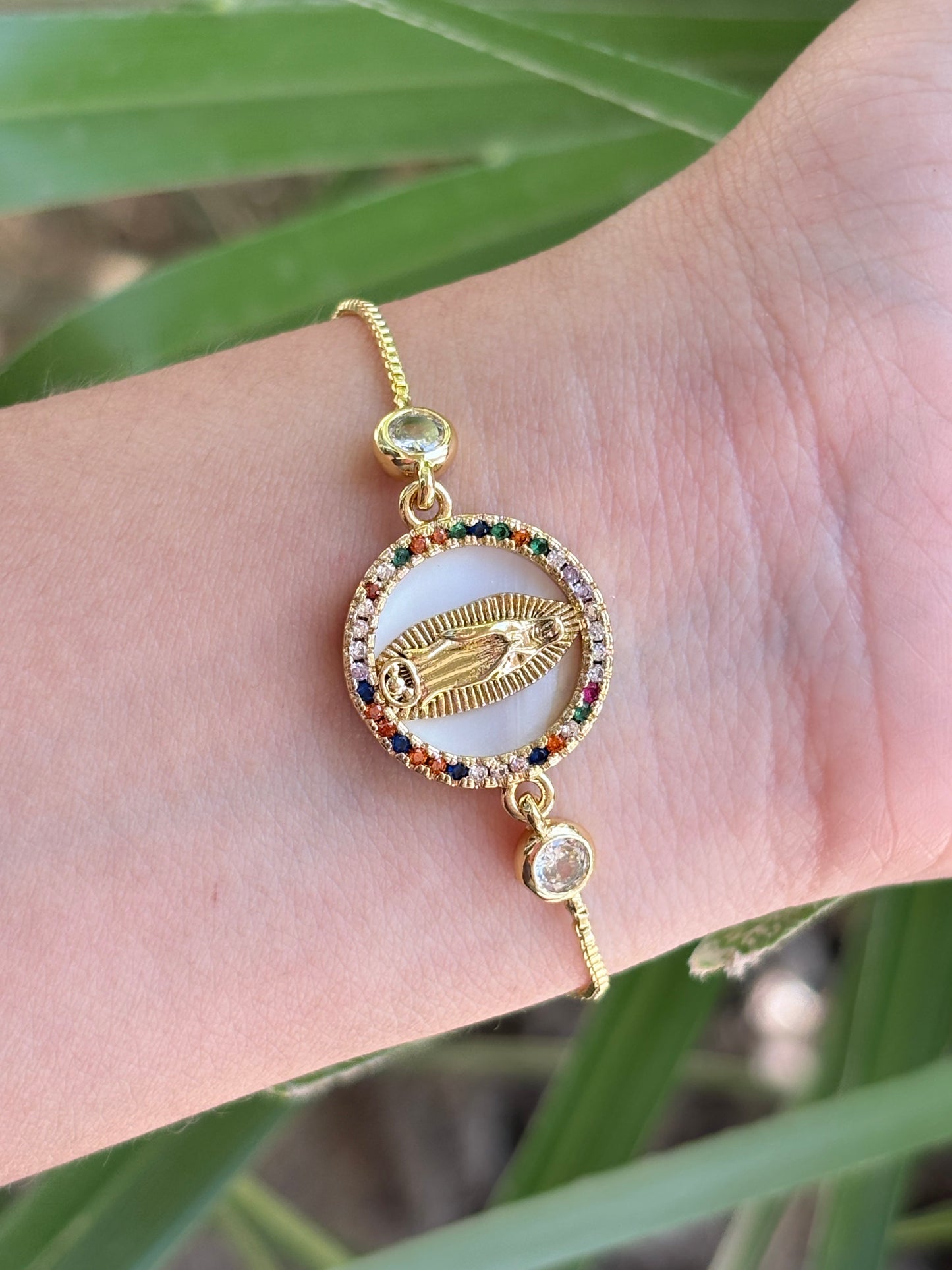 Ajustable V white bracelet