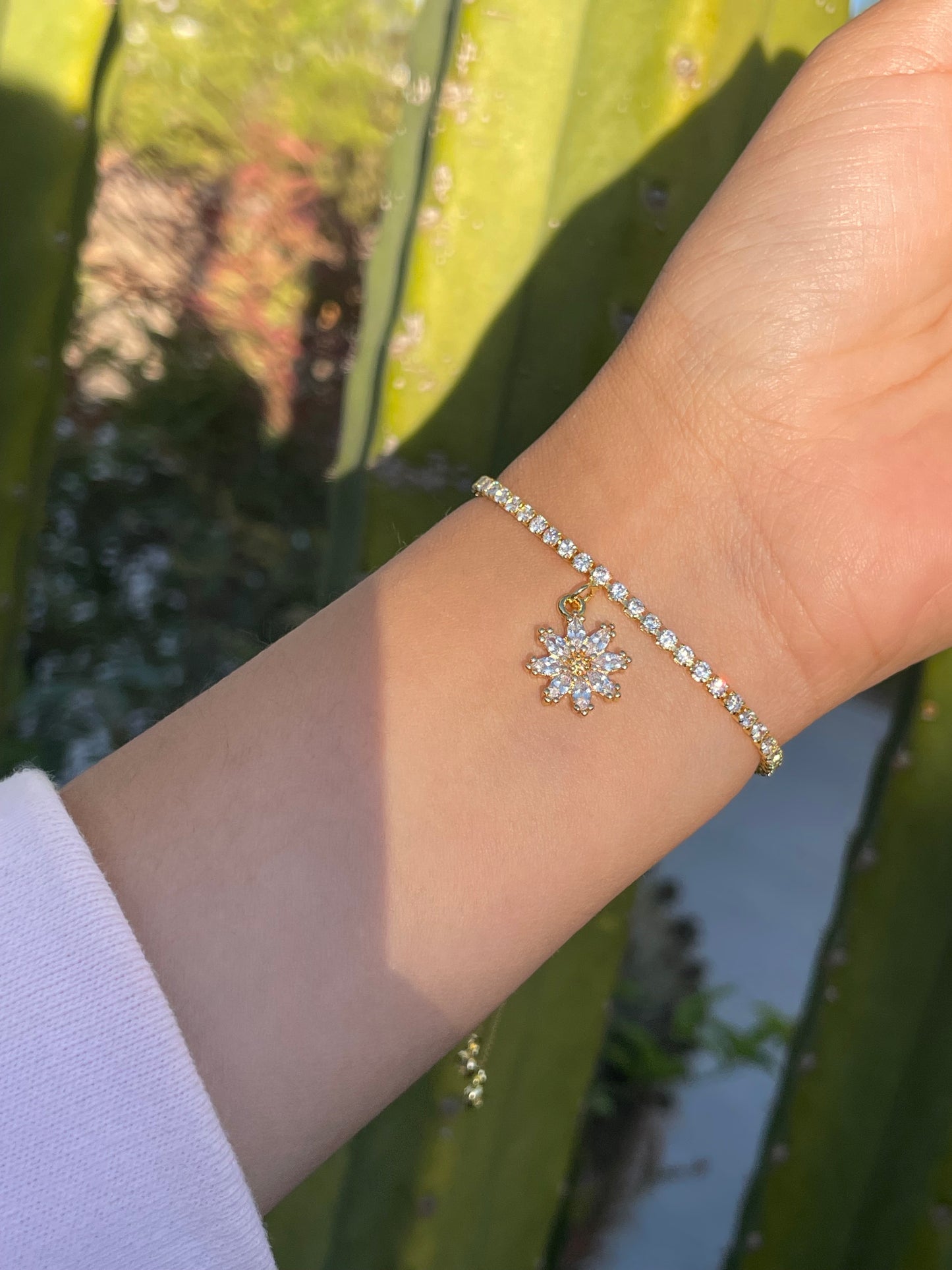 Flower adjustable bracelet