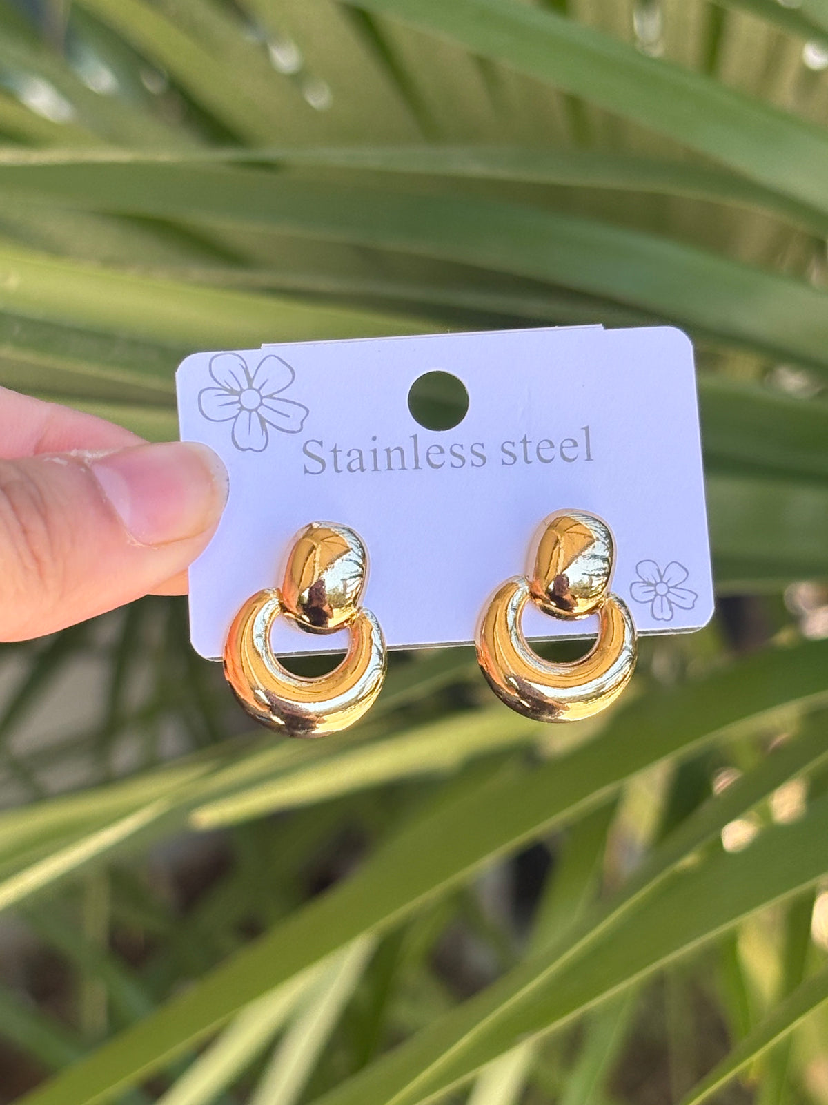 Mini circle earring