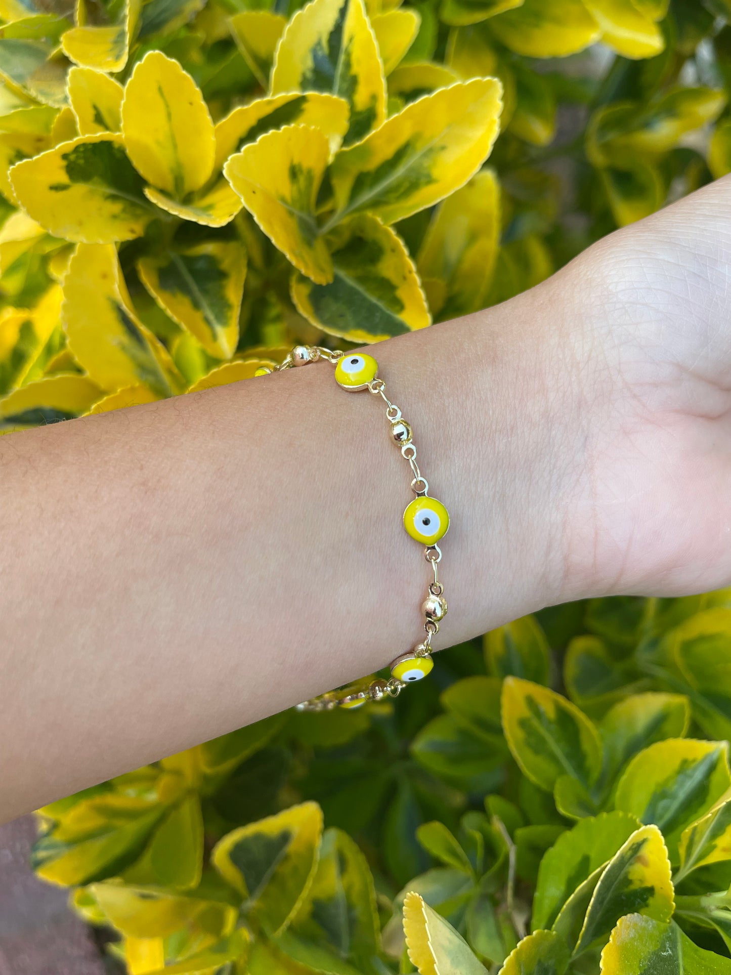 Yellow eyes bracelet