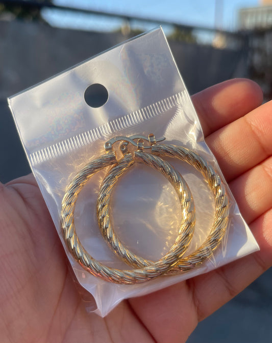 Medium Hoop Earing