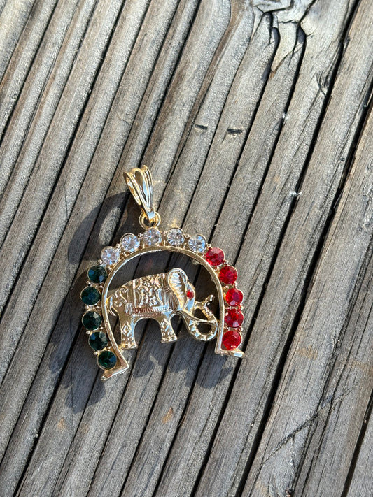 Tri Elefante Pendant