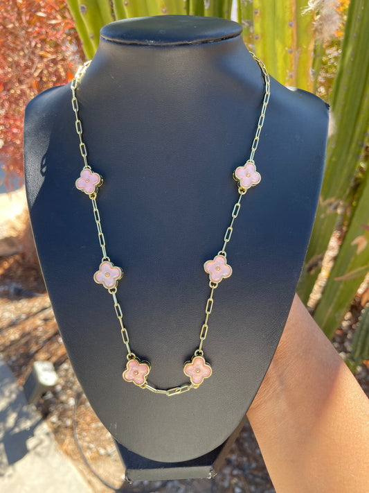Pink trebol necklace