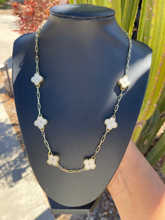 White trebol necklace