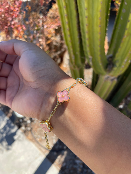 Pink trebol bracelet