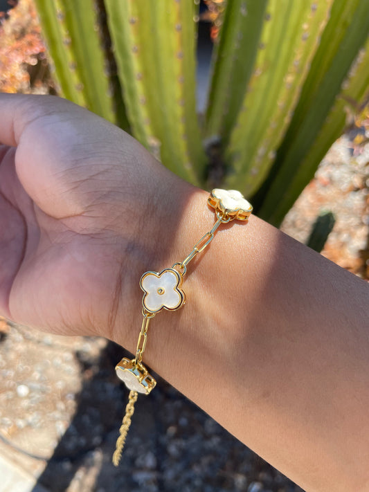 White trebol bracelet